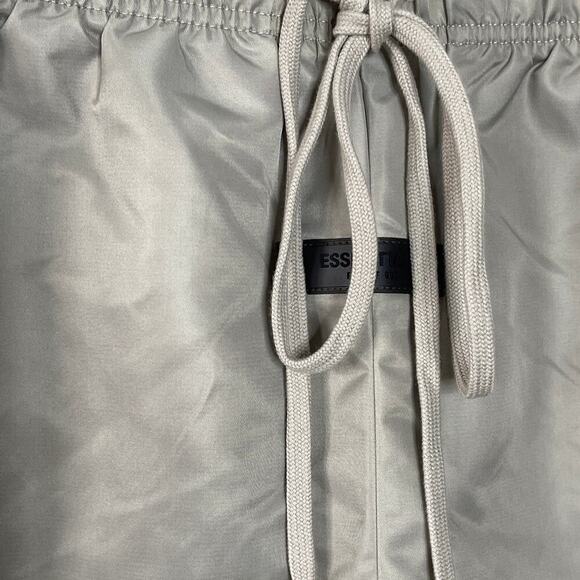 ESSENTIALS FEAR OF GOD MENs  NYLON TRACK PANT SIZE XS DESERT TAUPE - Picture 3 of 11